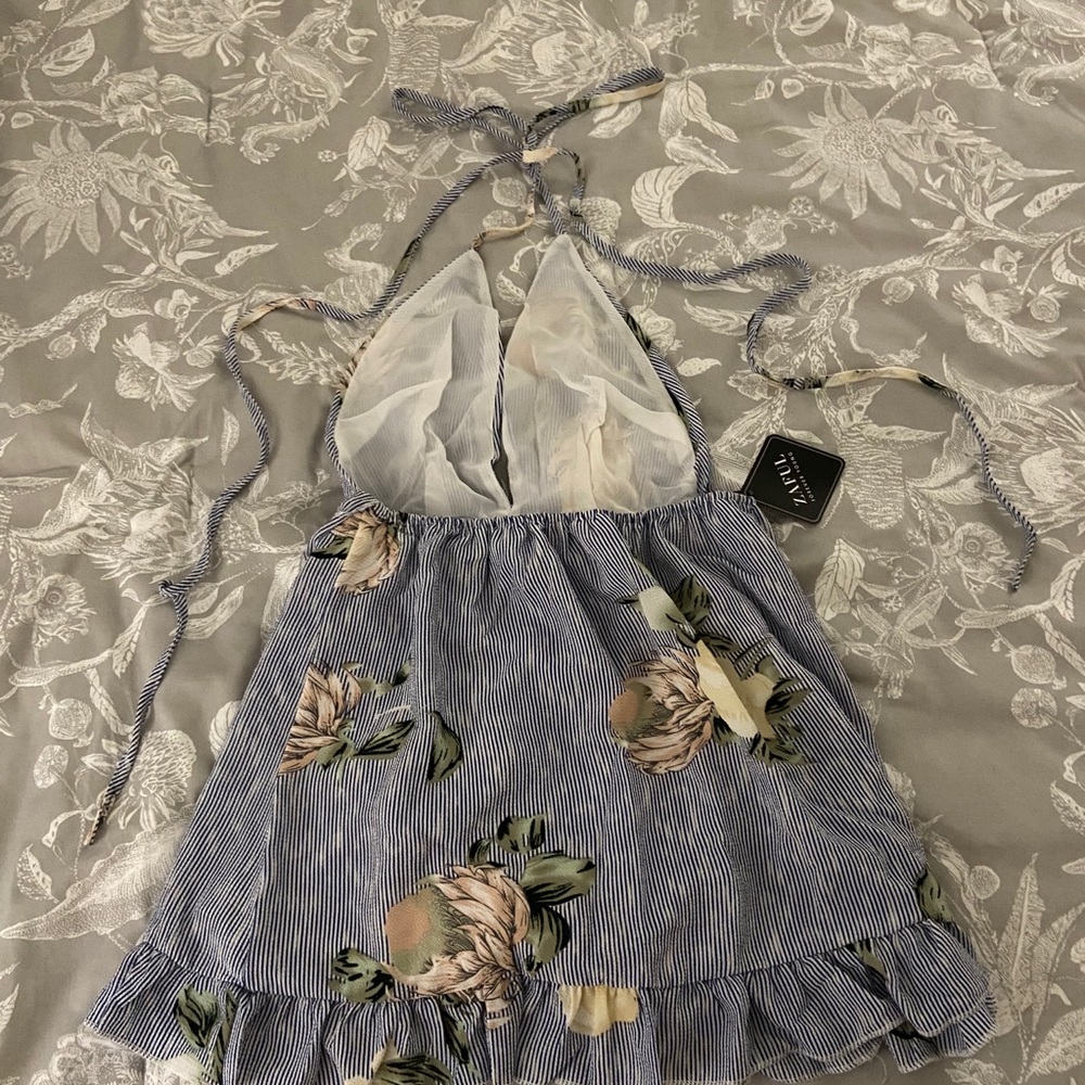 Backless dress - Picture 2 of 2